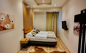 Wiener Stadthalle Boutique Rooms - Ideal For Couples